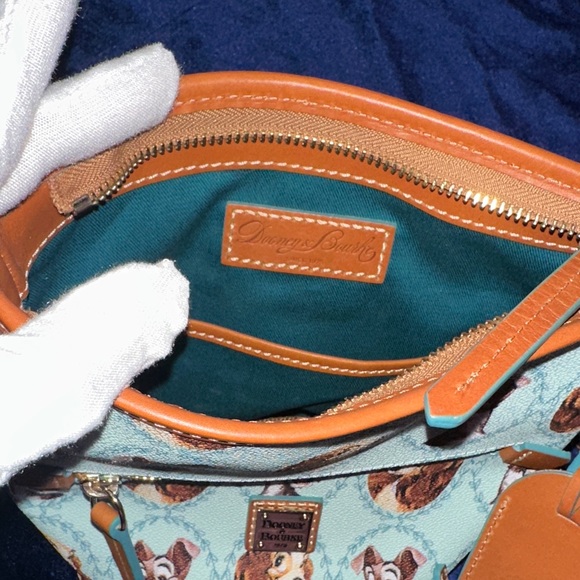 Disney Dooney & Bourke Light Blue and Tan Lady & the Tramp Crossbody Bag - Picture 2 of 6